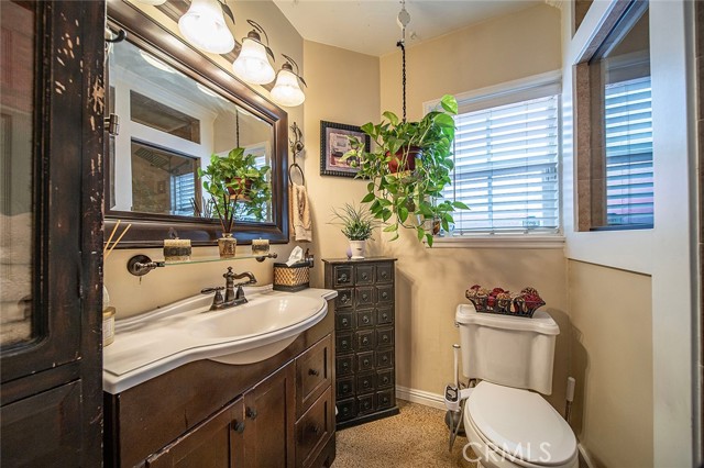 4303 E De Ora Way, Long Beach CA: https://media.crmls.org/medias/94fc8716-19c2-465b-a24a-9203281d3c33.jpg