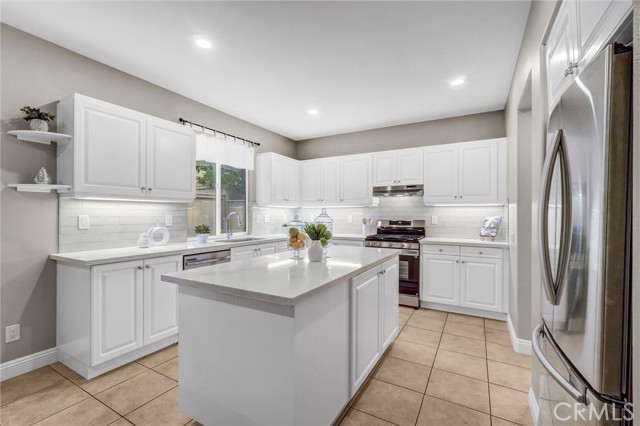 Detail Gallery Image 10 of 28 For 45 Avondale, Irvine,  CA 92602 - 4 Beds | 3 Baths