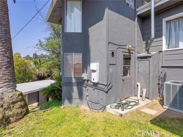 Detail Gallery Image 43 of 61 For 3761 Aguilar St, Los Angeles,  CA 90065 - 4 Beds | 2 Baths