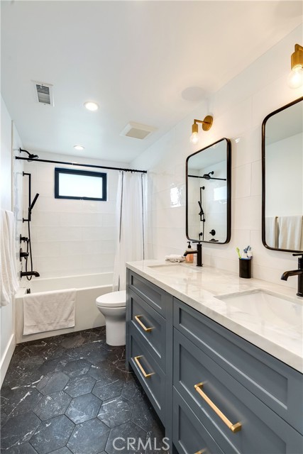 3212 Poinsettia Avenue, Manhattan Beach, California 90266, 3 Bedrooms Bedrooms, ,2 BathroomsBathrooms,Residential,Sold,Poinsettia,SB22036915