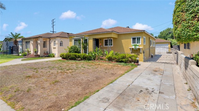 10125 Annetta Ave., South Gate CA: https://media.crmls.org/medias/94fd344e-424d-459e-92f4-a98262ddd32b.jpg