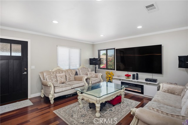 Detail Gallery Image 5 of 32 For 10152 Florin Ln, Anaheim,  CA 92804 - 3 Beds | 2 Baths