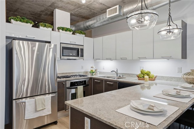 Detail Gallery Image 10 of 37 For 645 W 9th St #424, Los Angeles,  CA 90015 - 1 Beds | 1 Baths