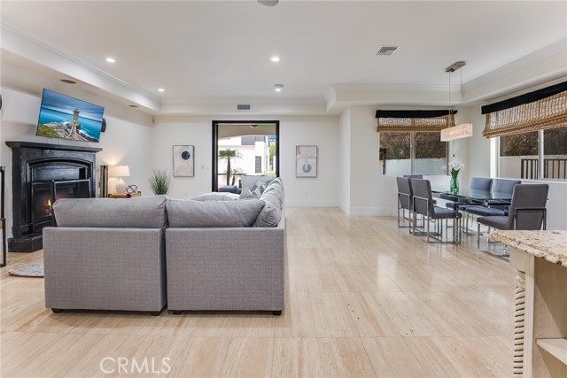 23123 Oxnard Street, Woodland Hills CA: https://media.crmls.org/medias/94fe7ce6-29fa-484f-b3b2-cd61afa25bf3.jpg