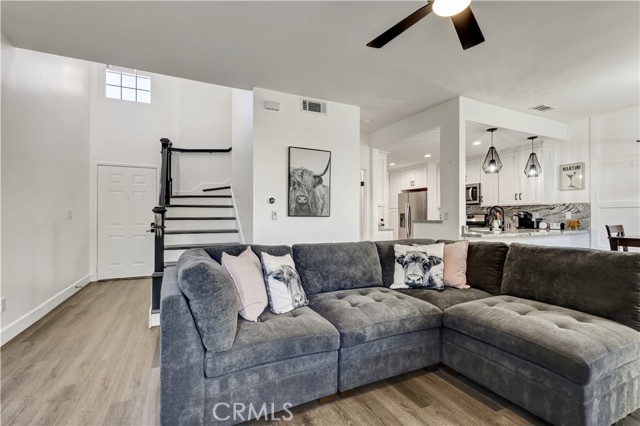 Detail Gallery Image 14 of 50 For 28102 Bobwhite #3,  Saugus,  CA 91350 - 3 Beds | 2/1 Baths