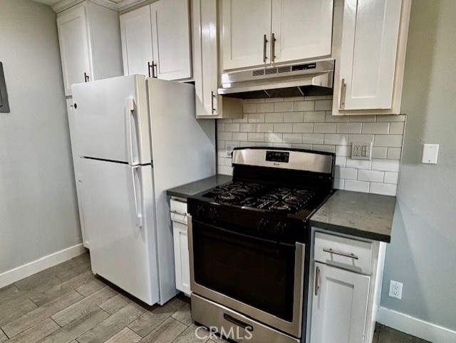 Detail Gallery Image 4 of 16 For 17092 Emerald #4,  Huntington Beach,  CA 92647 - 1 Beds | 1 Baths