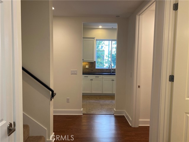 Detail Gallery Image 4 of 43 For 11851 Laurelwood Dr #103,  Studio City,  CA 91604 - 3 Beds | 3/1 Baths