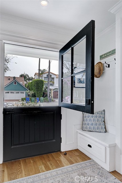 Detail Gallery Image 6 of 42 For 1717 Pacific Ave., Manhattan Beach,  CA 90266 - 4 Beds | 3 Baths