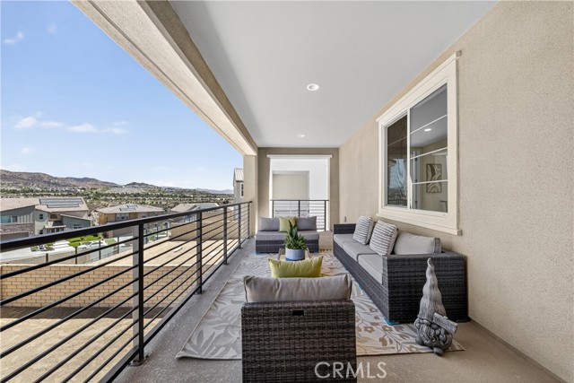21219 Currant Ct, Chatsworth CA: https://media.crmls.org/medias/9500315f-751b-44c5-9159-69f3762b80db.jpg