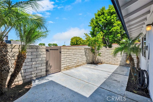 4736 Cielo Drive, Huntington Beach CA: https://media.crmls.org/medias/95003234-da7e-4a19-b582-22796aadc566.jpg