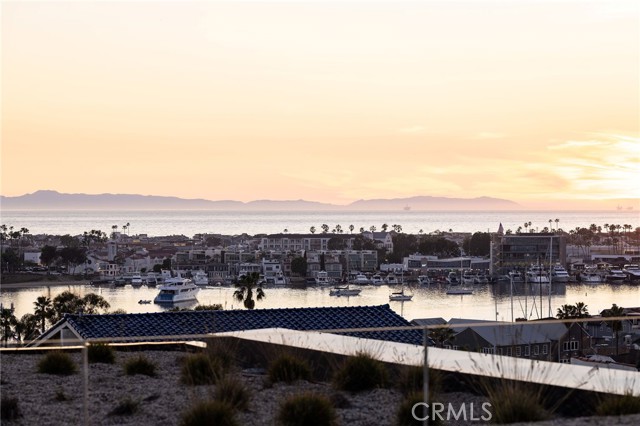 2304 Cliff, Newport Beach CA: https://media.crmls.org/medias/9500fa54-9c47-4df7-9b6c-e7cffb16788d.jpg