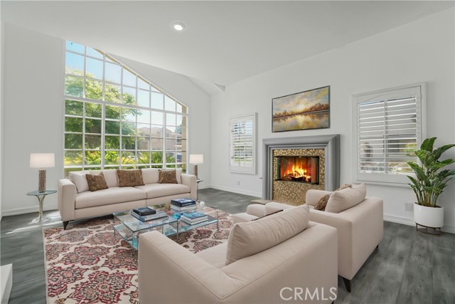 9455 Brandon Court, Northridge CA: https://media.crmls.org/medias/95022403-5745-433b-b8a2-4f8103c08067.jpg