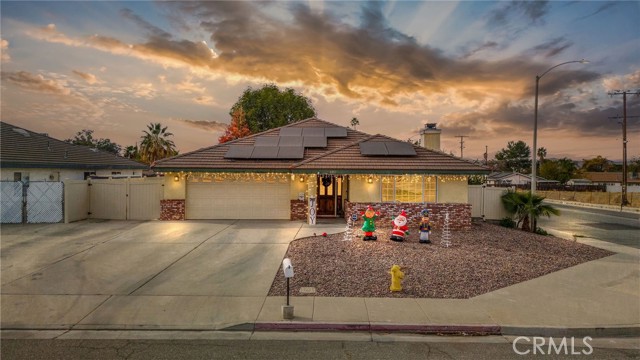 Detail Gallery Image 1 of 40 For 699 Deardorff Dr, Hemet,  CA 92544 - 4 Beds | 2 Baths