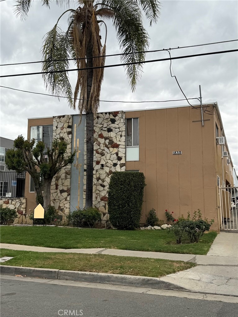 Apartment at 18315 Malden