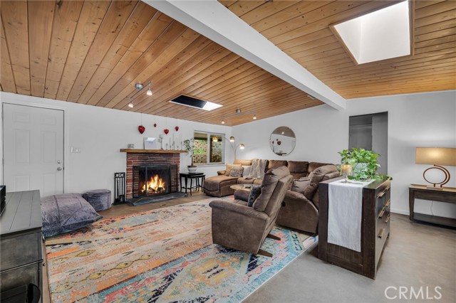 Detail Gallery Image 12 of 30 For 9707 Foothill, Sylmar,  CA 91342 - 4 Beds | 3 Baths