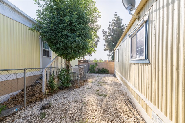 780 E 9th St, San Bernardino CA: https://media.crmls.org/medias/9504b2da-cd66-4913-b2e1-048bae0eb458.jpg