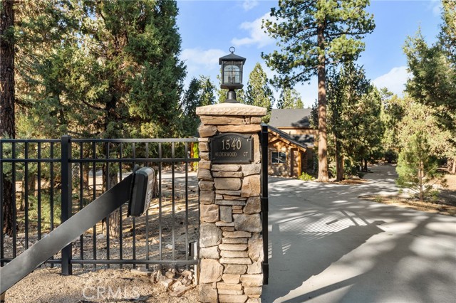 1540 Alderwood Court, Big Bear City CA: https://media.crmls.org/medias/95052da8-2a24-42c5-9e2c-53777b0c0659.jpg
