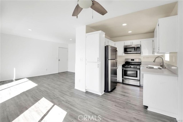 Detail Gallery Image 6 of 13 For 4406 Cahuenga Bld #203,  Toluca Lake,  CA 91602 - 2 Beds | 2 Baths