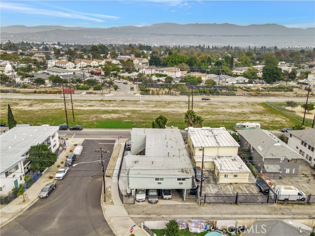 Detail Gallery Image 4 of 7 For 5887 Whitnall, North Hollywood,  CA 91601 - – Beds | – Baths