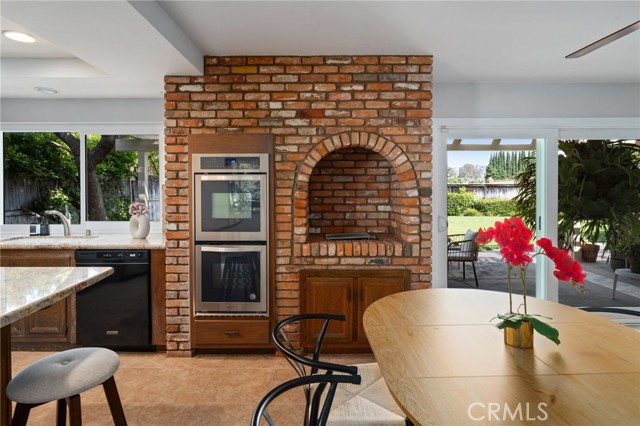 23761 Singapore Street, Mission Viejo CA: https://media.crmls.org/medias/95060a82-7f4b-44da-9ebc-aa134950207d.jpg