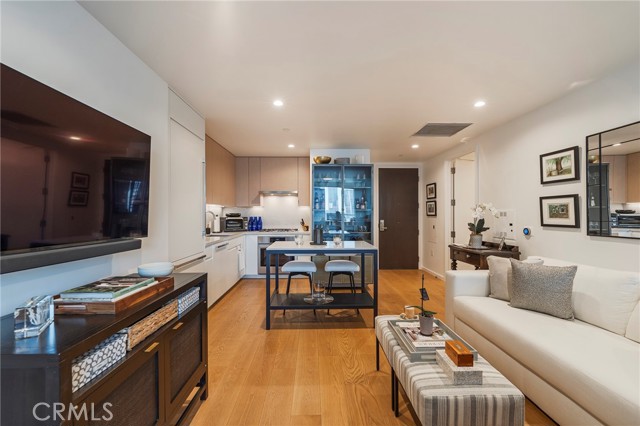 877 Francisco Street, Los Angeles CA: https://media.crmls.org/medias/95066c71-3e1e-49c2-9cd5-739ff36ca093.jpg