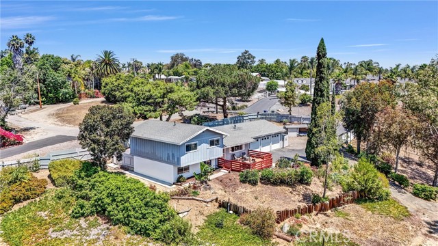 1800 Sunset Drive, Vista CA: https://media.crmls.org/medias/950685b4-c048-42f5-bba0-41e2a424f84f.jpg