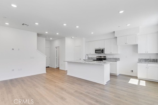 Detail Gallery Image 4 of 21 For 34581 Ciruela Ave, French Valley,  CA 92596 - 3 Beds | 2/1 Baths