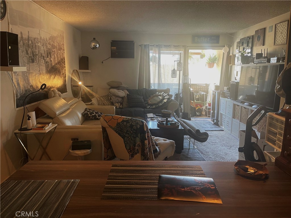 https://media.crmls.org/medias/95070c4d-a5c1-4699-9a0c-6c6035667882.jpg?preset=X-Large