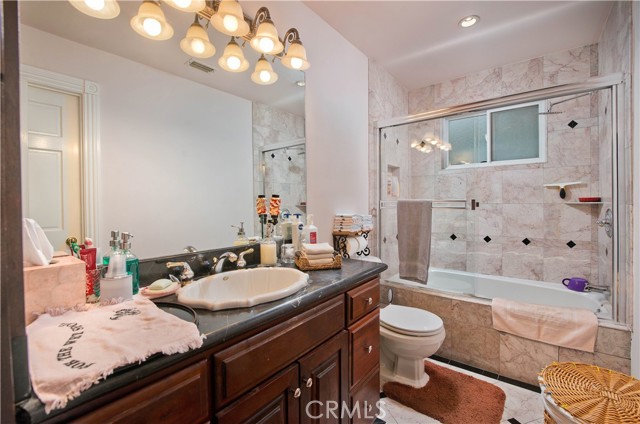 Detail Gallery Image 35 of 37 For 12413 Westminster Ave, Los Angeles,  CA 90066 - 6 Beds | 5 Baths