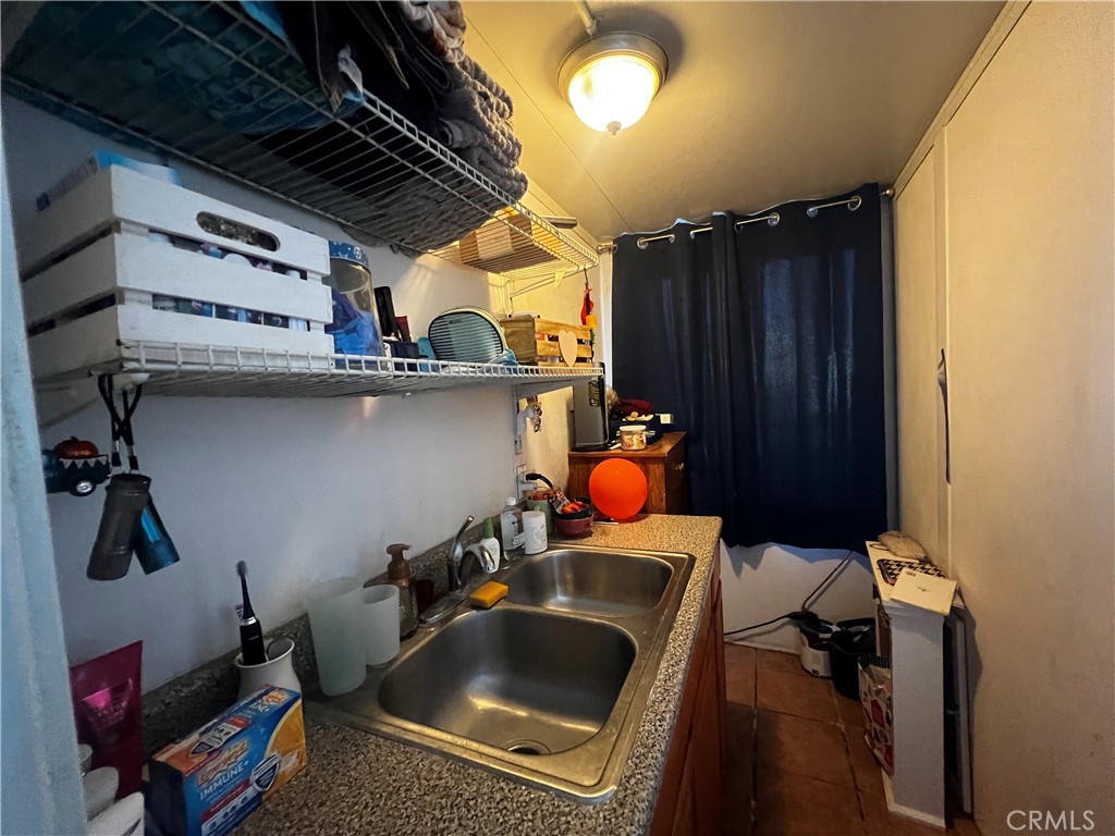 https://media.crmls.org/medias/95086b3c-a3f5-416f-9d40-cf1f70b96aa0.jpg?preset=X-Large