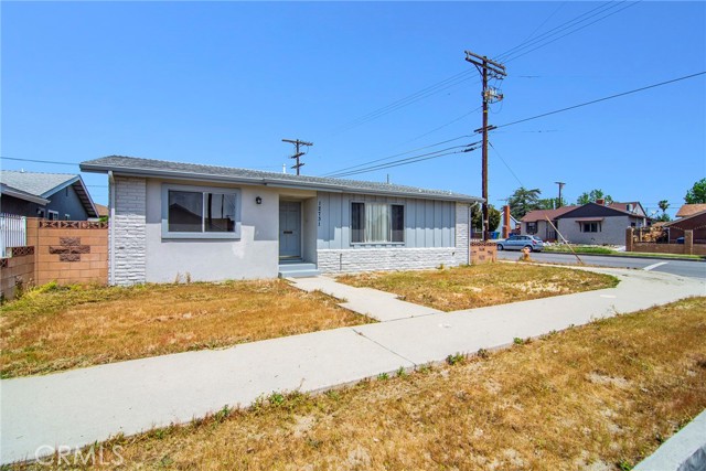 12731 Stagg Street photo 1
