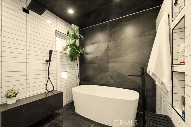 Detail Gallery Image 21 of 31 For 610 9th St a,  Hermosa Beach,  CA 90254 - 3 Beds | 2/1 Baths