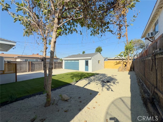 235 E Eldridge, Long Beach CA: https://media.crmls.org/medias/9509c7df-682d-4c4d-a005-025d80a8da1b.jpg