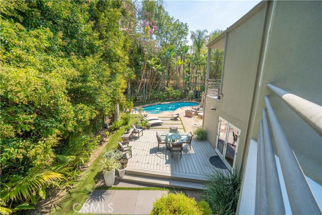 8100 Laurelmont Drive, Los Angeles CA: https://media.crmls.org/medias/950a58f2-e3f1-4a97-b750-c1cf46967e09.jpg