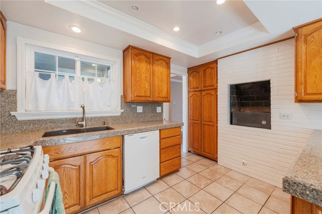 Detail Gallery Image 5 of 28 For 7041 Heil Ave, Huntington Beach,  CA 92647 - 3 Beds | 2 Baths