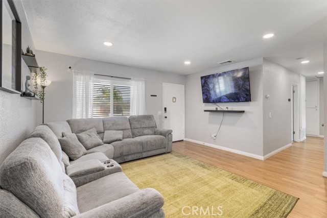Detail Gallery Image 8 of 63 For 806 S Sandalwood Ave, Bloomington,  CA 92316 - 3 Beds | 2 Baths