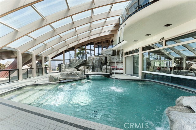 2360 Boulder Bluffs Court, Riverside CA: https://media.crmls.org/medias/950b49db-d39a-40de-b878-b5f52f2f799d.jpg
