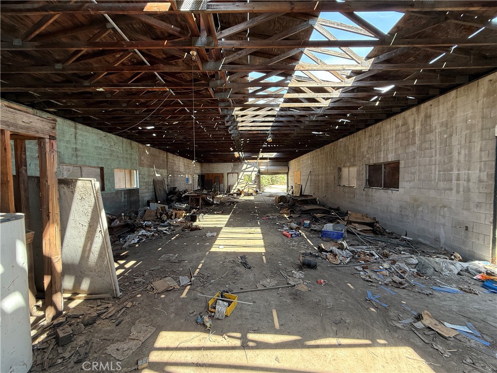 https://media.crmls.org/medias/950b8bbc-e122-4a84-b9c5-295682f5fe60.jpg?preset=X-Large