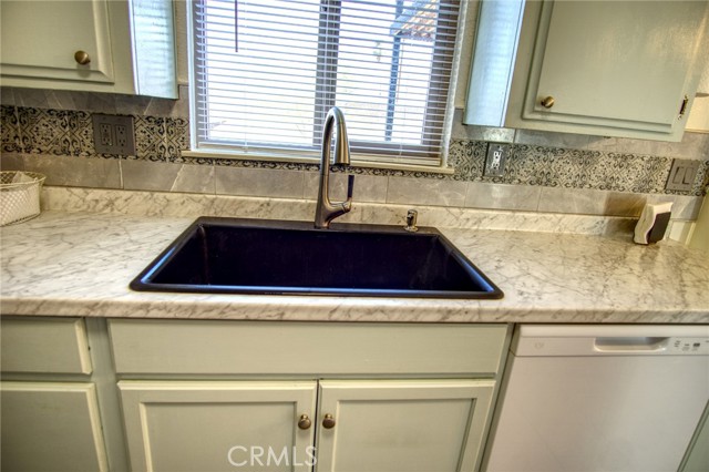 6367 Split Rock Avenue, 29 Palms CA: https://media.crmls.org/medias/950bc21f-8ef5-4983-8591-165ebafee33a.jpg
