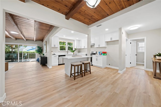 552 E Mountain View Avenue, Glendora CA: https://media.crmls.org/medias/950c7a0c-bd64-4022-8a4a-4b4d5c4ff76f.jpg