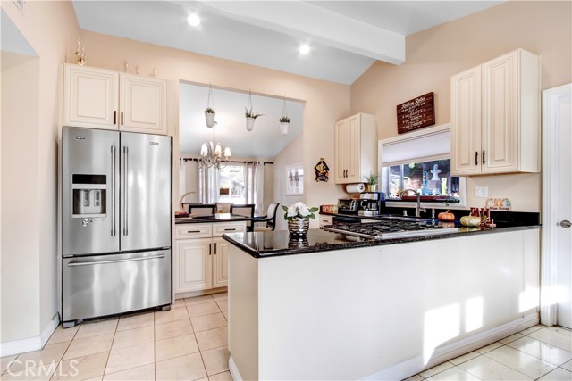 5694 Collins Place, Woodland Hills CA: https://media.crmls.org/medias/950c7cb8-d88c-4179-89ea-b2d415c7910a.jpg