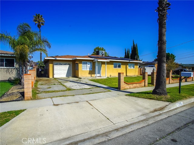 17390 Holly Drive, Fontana, California 92335, 4 Bedrooms Bedrooms, ,2 BathroomsBathrooms,Single Family Residence,For Sale,Holly,CV24041201