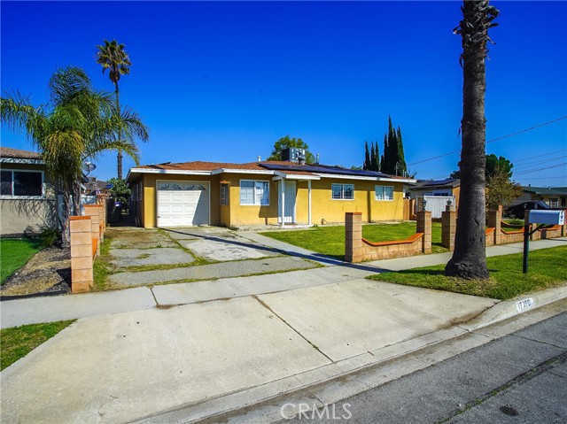 17390 Holly Drive, Fontana, California 92335, 4 Bedrooms Bedrooms, ,2 BathroomsBathrooms,Single Family Residence,For Sale,Holly,CV24041201