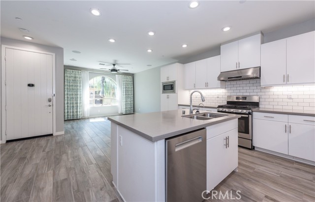 25 Savannah, Lake Forest CA: https://media.crmls.org/medias/950d5913-f834-46c6-9021-5ccf16b9ebe4.jpg