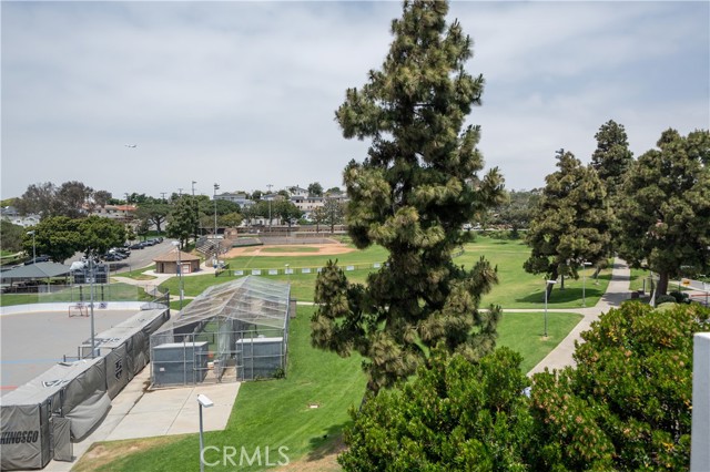 339 Penn Street, El Segundo CA: https://media.crmls.org/medias/950e09e8-620a-4018-a39c-800aa46f9d88.jpg