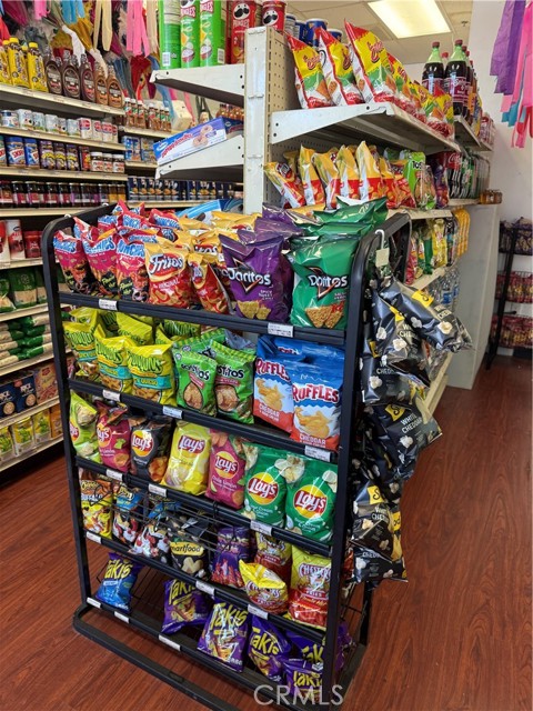 17480 Arrow Boulevard, Fontana CA: https://media.crmls.org/medias/950efd31-d08b-408a-8e39-056425df053b.jpg
