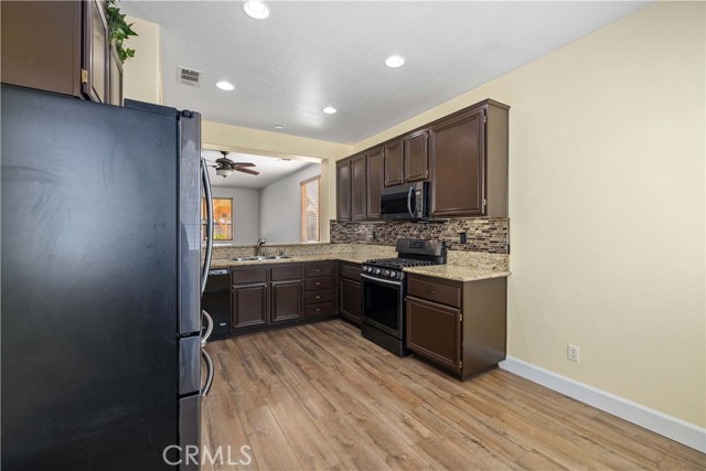 Detail Gallery Image 8 of 23 For 44328 47th St, Lancaster,  CA 93536 - 3 Beds | 2 Baths