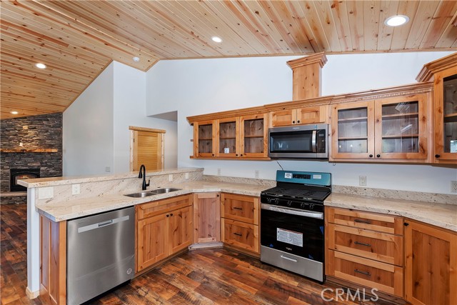 Detail Gallery Image 9 of 32 For 878 Fir Ln, Big Bear City,  CA 92314 - 3 Beds | 2 Baths