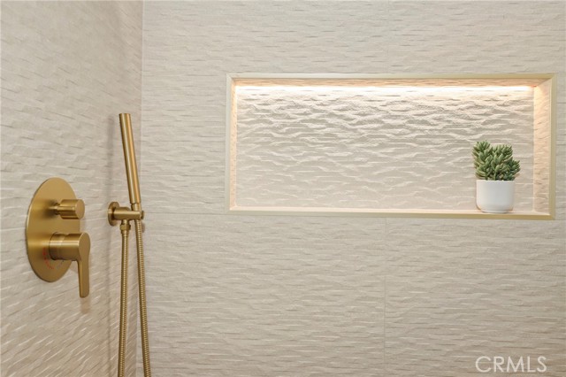 Detail Gallery Image 30 of 47 For 23856 Aetna, Woodland Hills,  CA 91367 - 4 Beds | 3 Baths