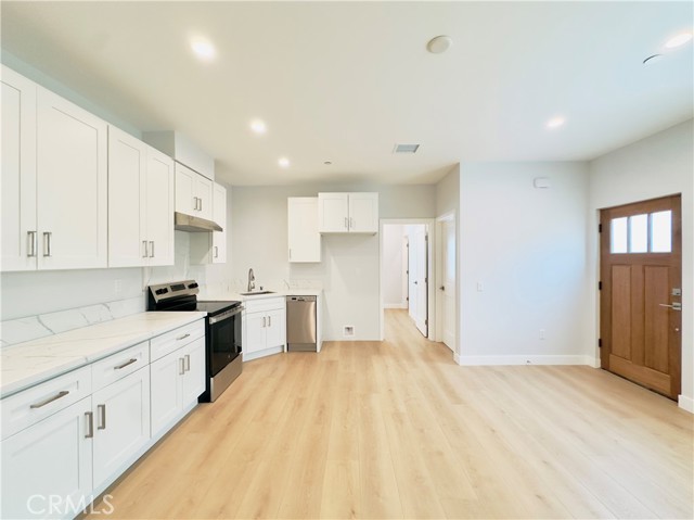 17522 1/2 Lemay Street, Lake Balboa CA: https://media.crmls.org/medias/95126ae4-b06a-4753-ad62-d9922bc6c5ff.jpg